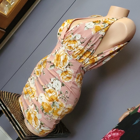 Drop Dead Gorgeous Little Dress. - Picture 7 of 12